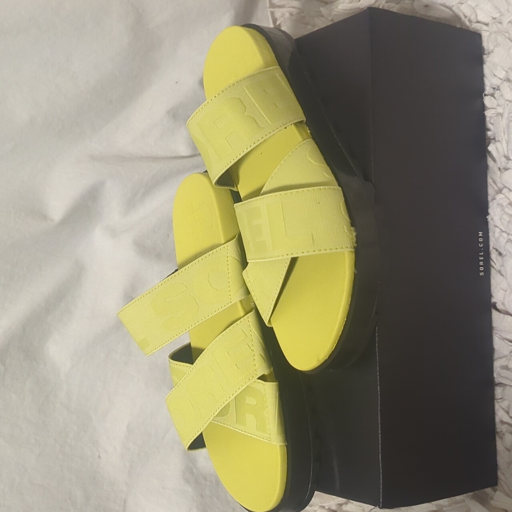 NWT Sorel Roaming yellow strap platform sandals - Picture 2 of 12